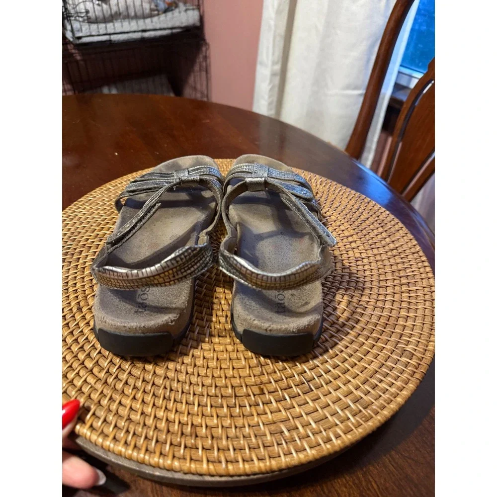 Taos Trulie Silver Metallic Leather Strappy Comfort Sandals Womens